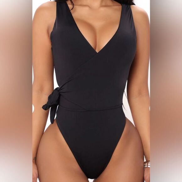 Fashion nova Books by the Beach one piece swimsuit in size XL - Picture 1 of 9